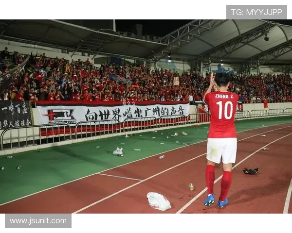 宁波主场观众投杂物被罚三万元 宁波主场观众投杂物被罚三万元